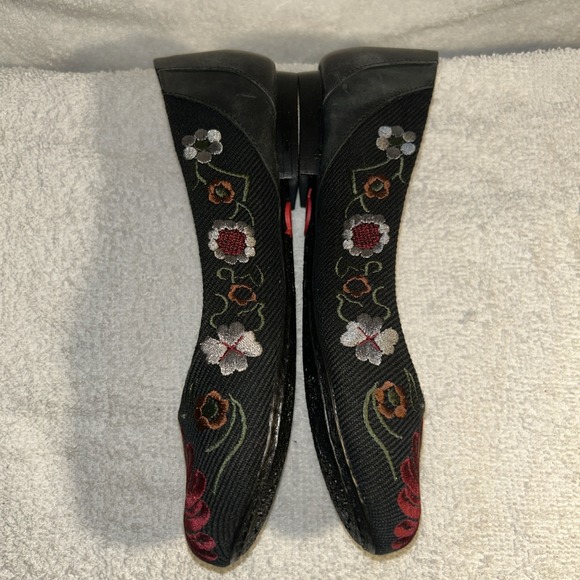 Born Women's Ballet Flat,Floral Embroidered Fabric-Leather,6 M,36.5 EU - Picture 2 of 16